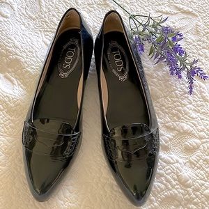 TOD’S BLACK PATENT LEATHER LOAFERS FLATS Sz 39/9 MADE IN ITALY EXCELLENT COND!